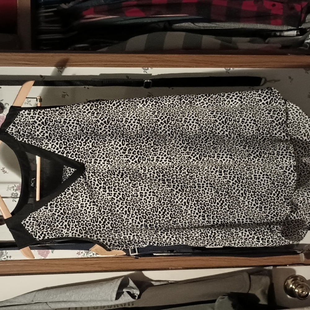 Sleeveless shirt